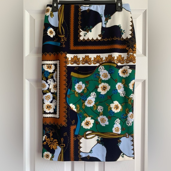 NY&Co 7th Avenue Pencil Skirt - Picture 2 of 3